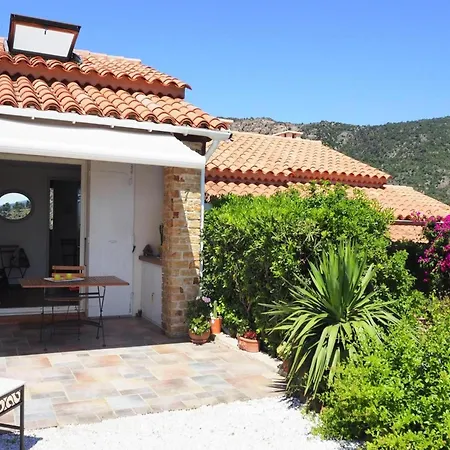 Pretty Tiny House With Sea View, Le Lavandou