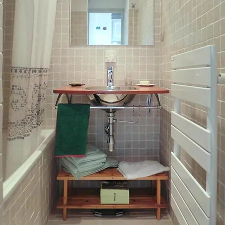 Pretty Tiny House With Sea View, Le Lavandou